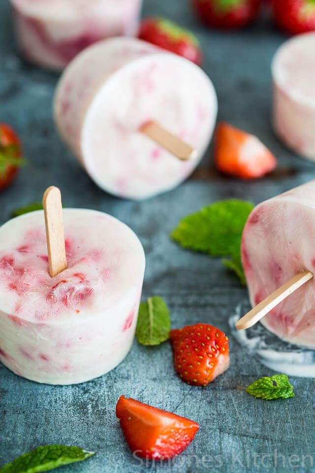 Yoghurt framboos en aardbeien ijsjes | simoneskitchen.nl