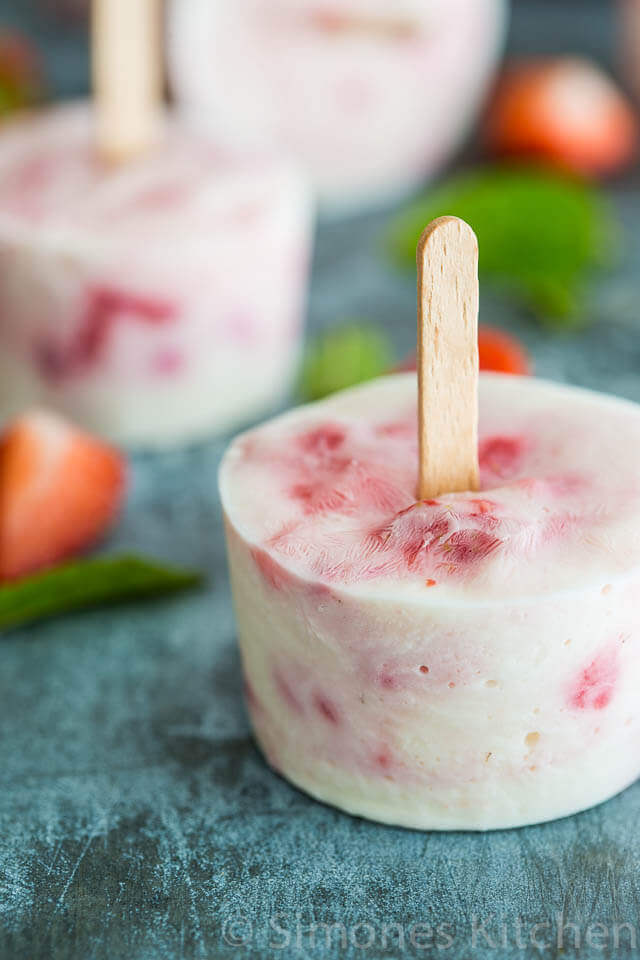 Yoghurt aardbei en frambozen ijsjes | simoneskitchen.nl