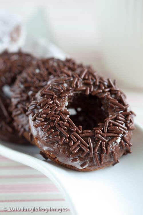 Gebakken chocolade donuts | simoneskitchen.nl