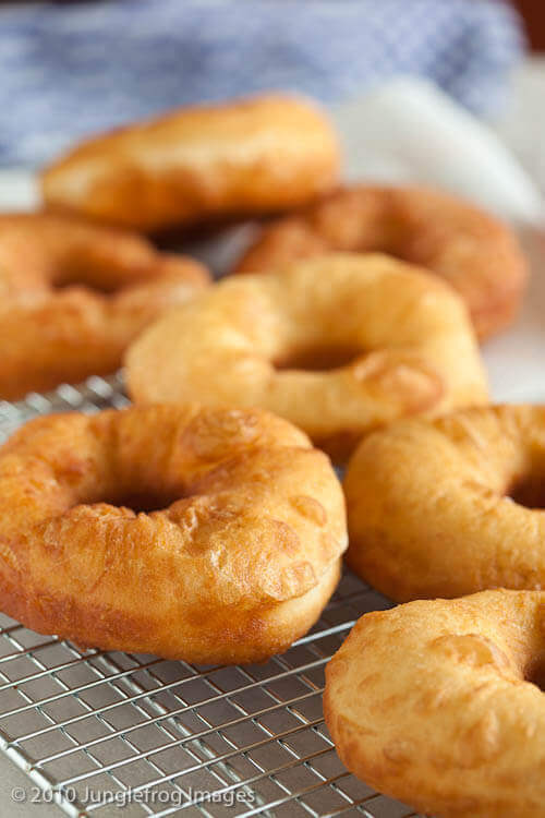 Freshly baked doughnuts | insimoneskitchen.com
