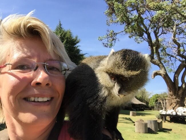 Weet je hoe moeilijk het is om een selfie te maken met een aap op je schouder?