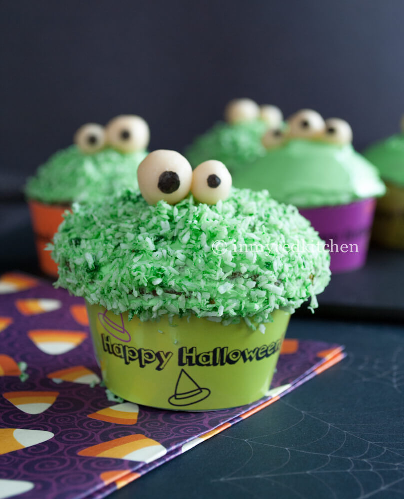 Groene monster cupcakes voor halloween | simoneskitchen.nl