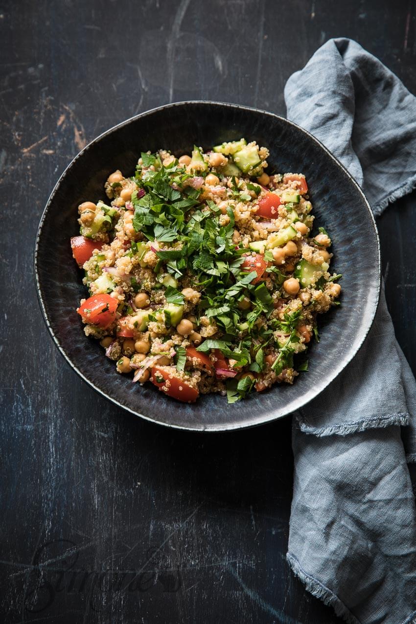 Vegan quinoa salade met kikkererwten