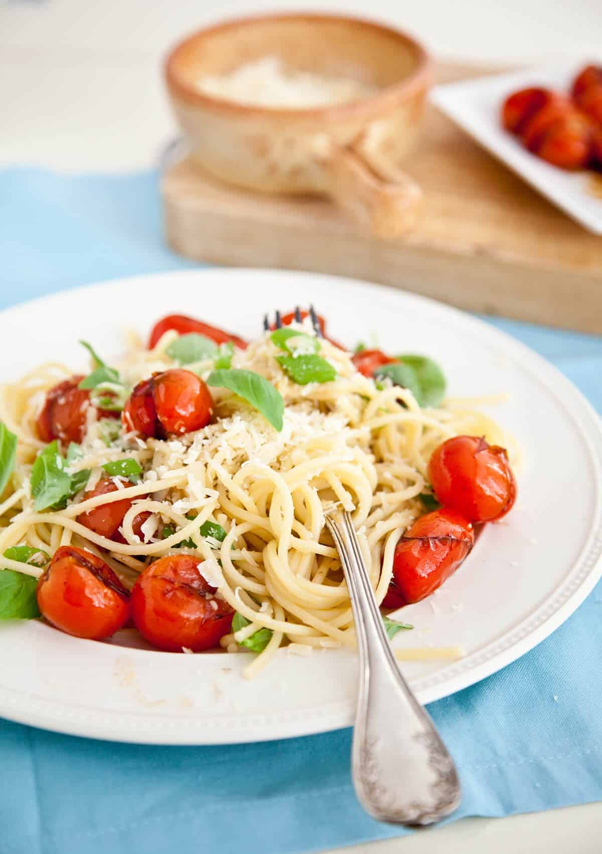 Pasta met tomaten en basilicum