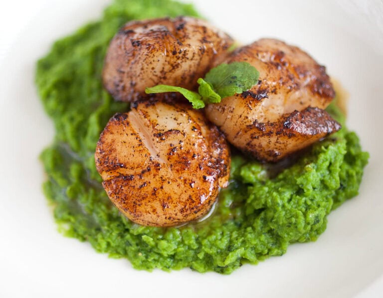 Coquilles met erwtenpuree en munt