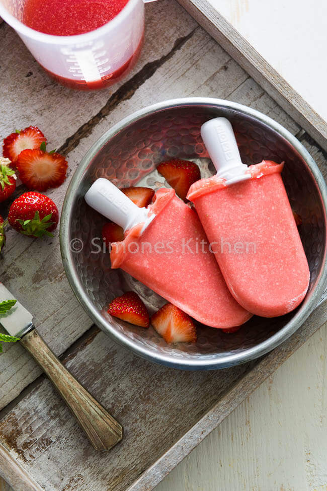 Watermeloen ijsjes met limoen en aardbei
