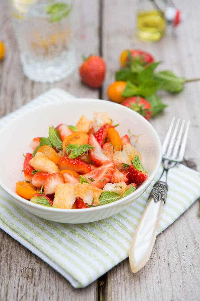 Aardbeiensalade met halloumi