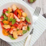 Aardbeiensalade met halloumi
