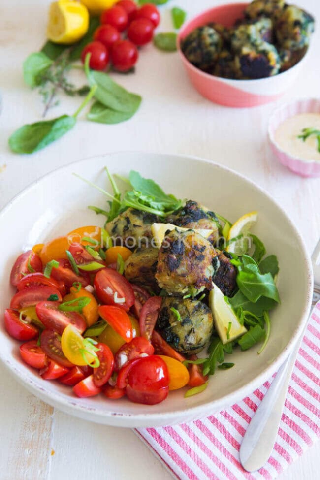 Zoete aardappelballetjes met spinazie