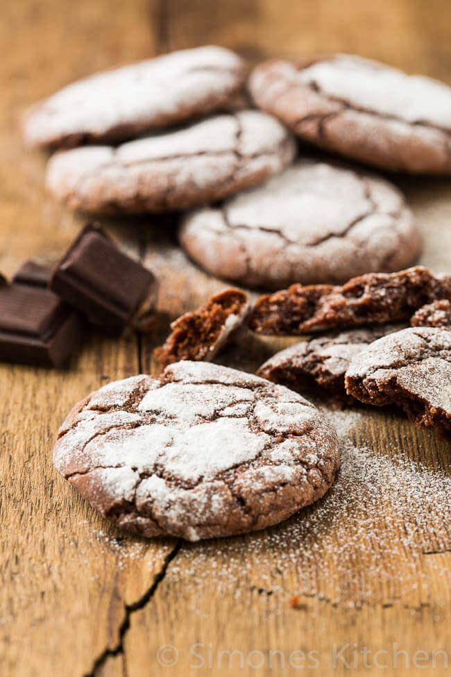 Chocolade kreukel koekjes | chocolate crinkle cookies simoneskitchen.nl