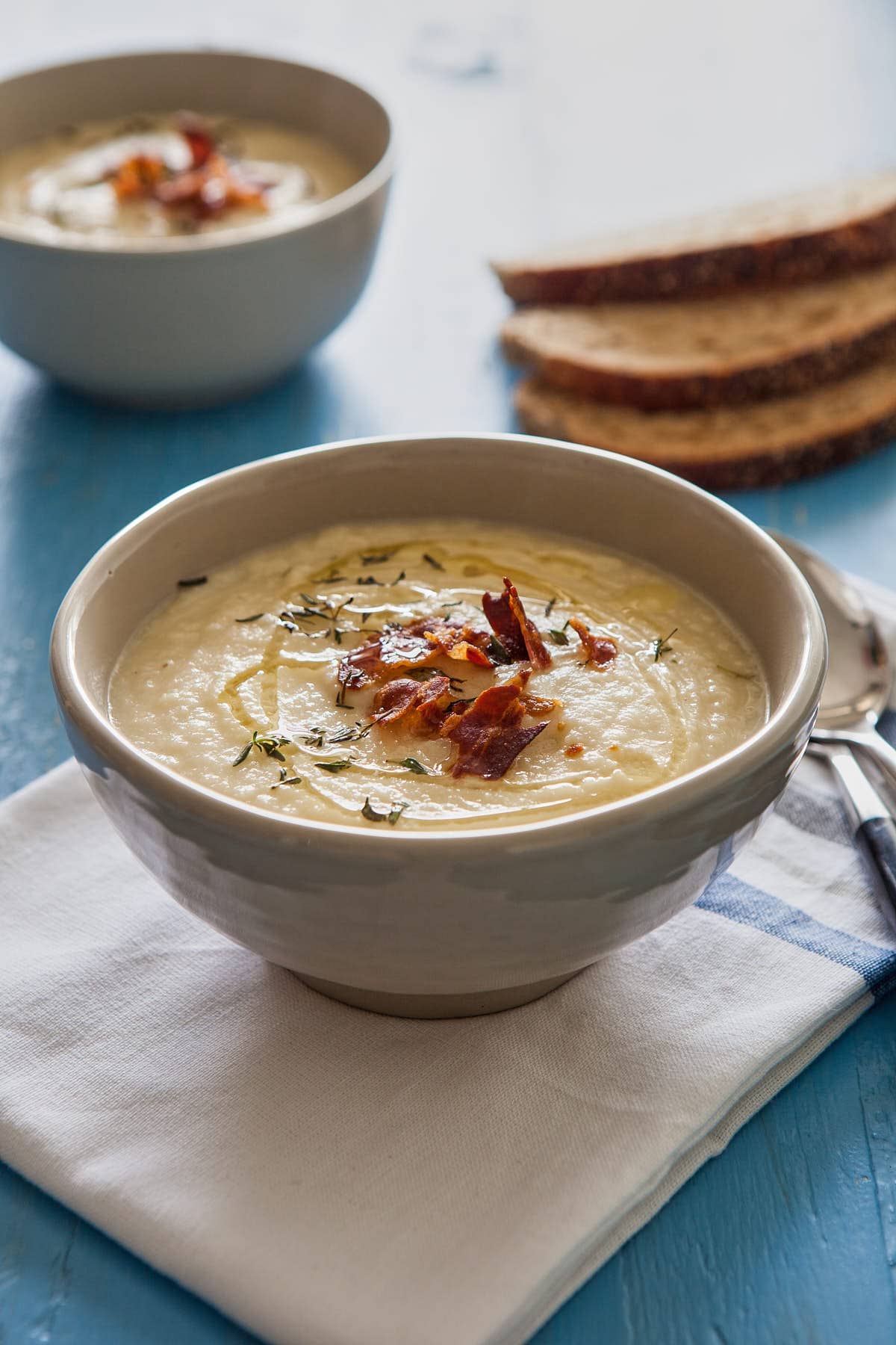 Knolselderijsoep met spekjes