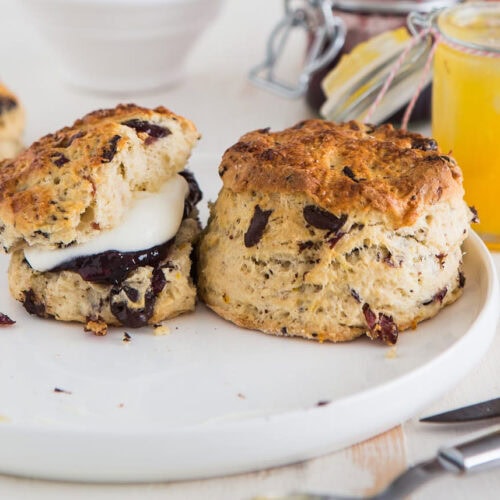 Scones met chocola en sinaasappel