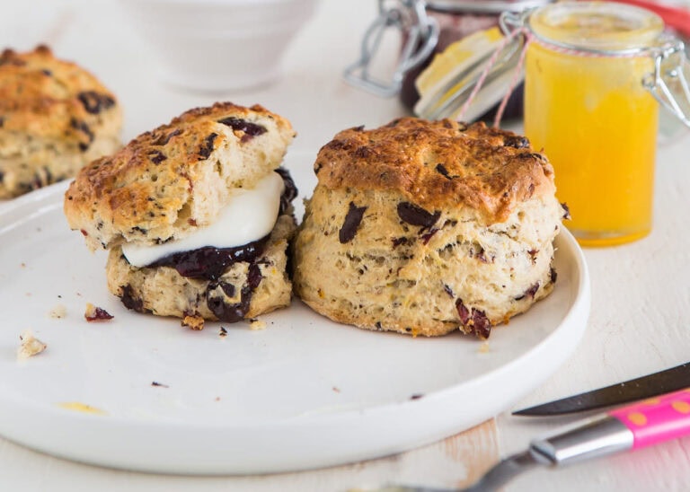 Scones met chocola en sinaasappel