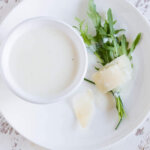 Frisse dressing met karnemelk en mierikswortel