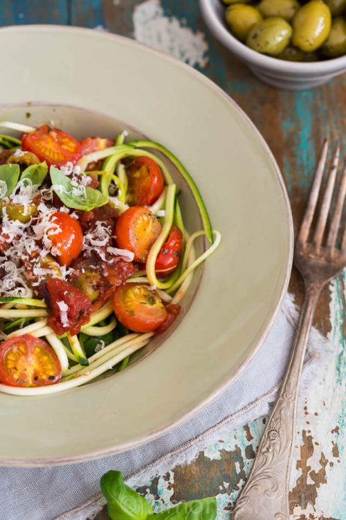 Zucchini pasta with roasted tomatoes