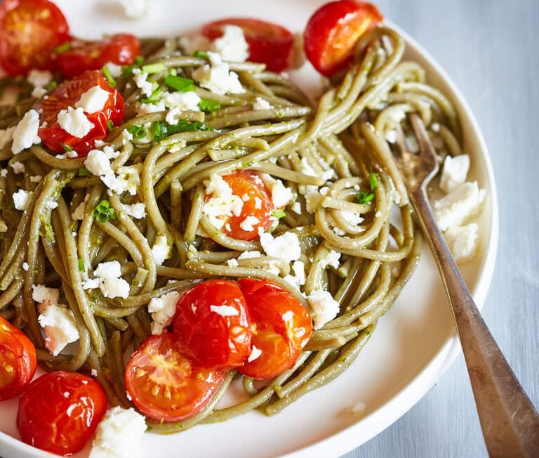 Spaghetti met geroosterde tomaatjes en knoflook
