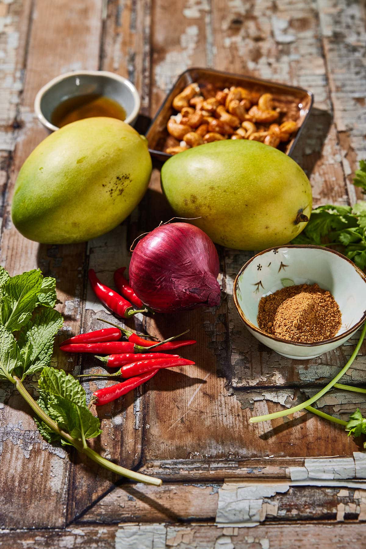 Ingredienten voor een groene mangosalade