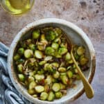 Geroosterde spruitjes met amandelschaafsel