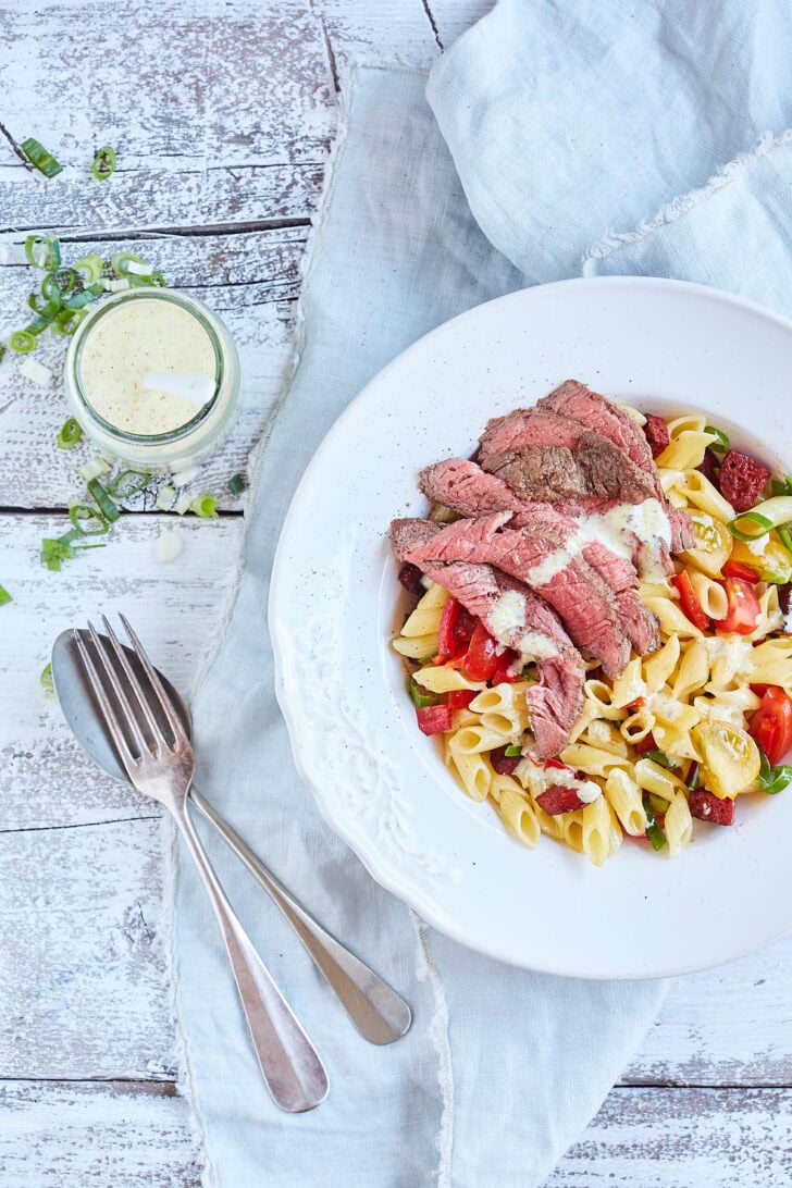 Pastasalade met biefstuk