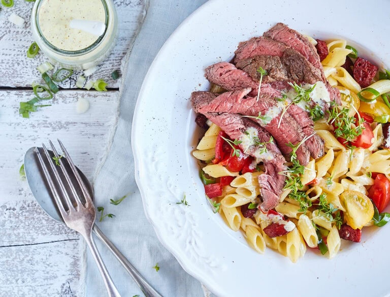 Pastasalade met biefstuk