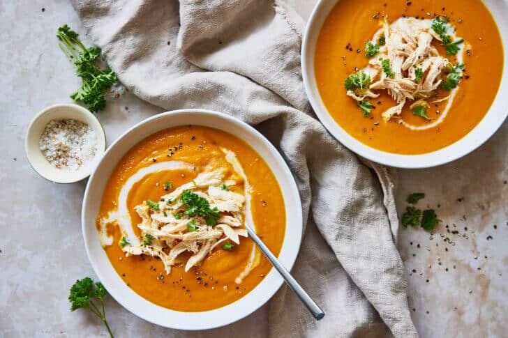 Zoete aardappelsoep met kip