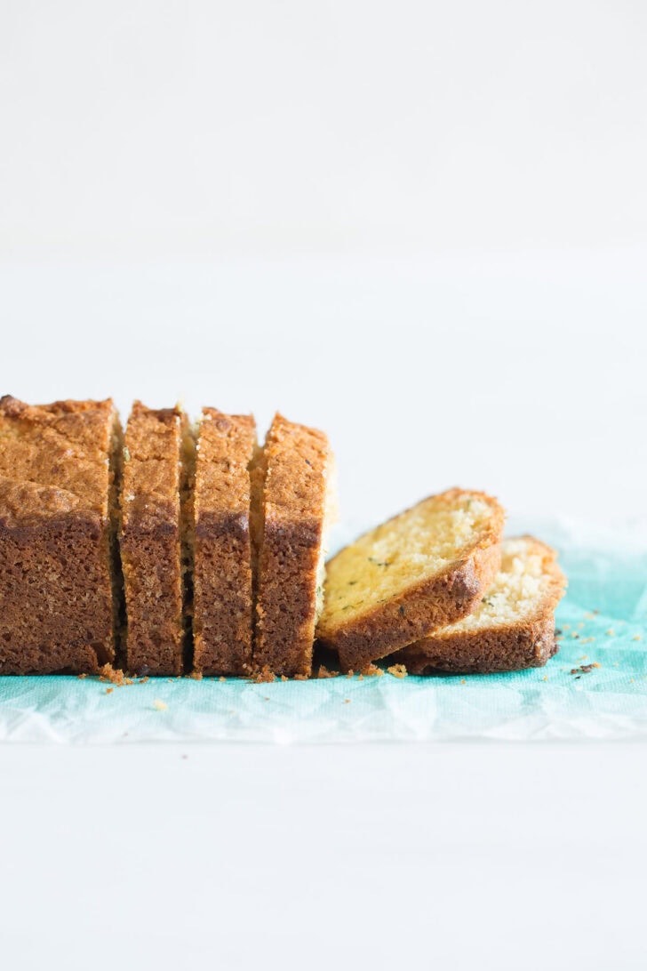 Citroencake met tijm en amandelmeel