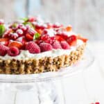 Aardbeientaart met frambozen