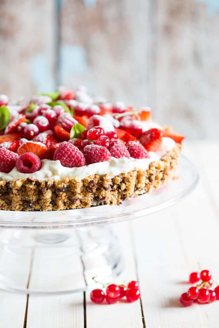 Aardbeientaart met frambozen