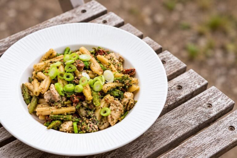 Pasta met bimi liggend