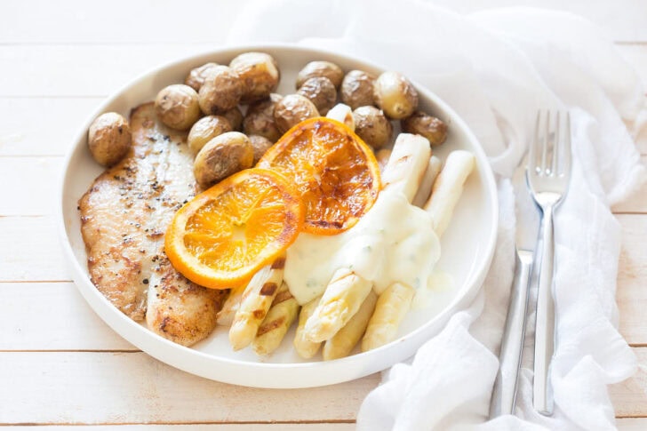 Gegrilde asperges met panga filet