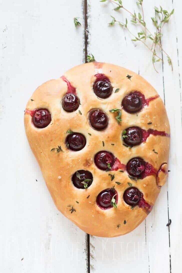 Kersenfocaccia
