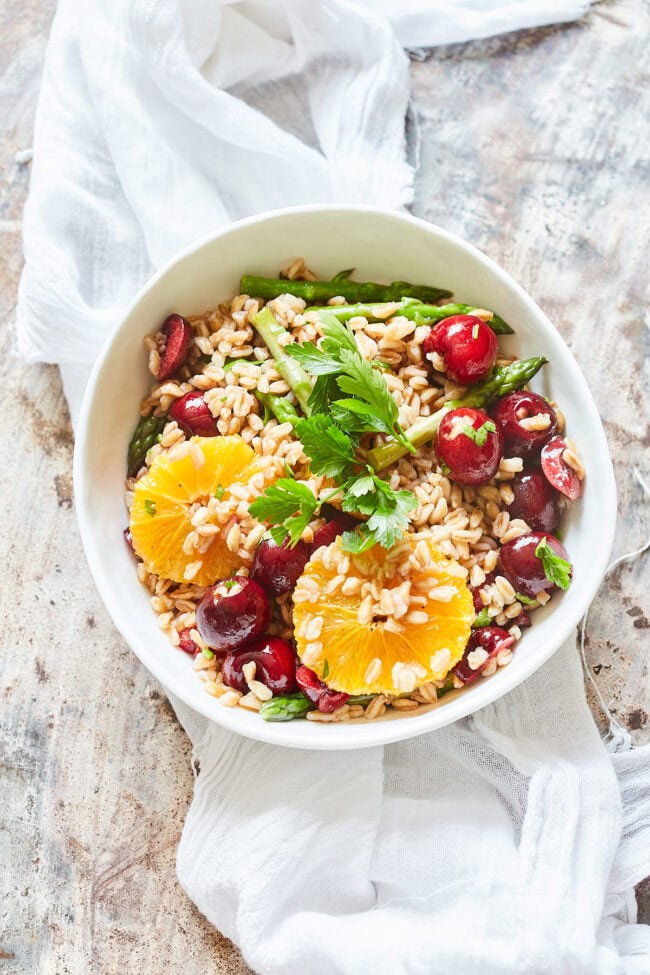Speltsalade met kersen