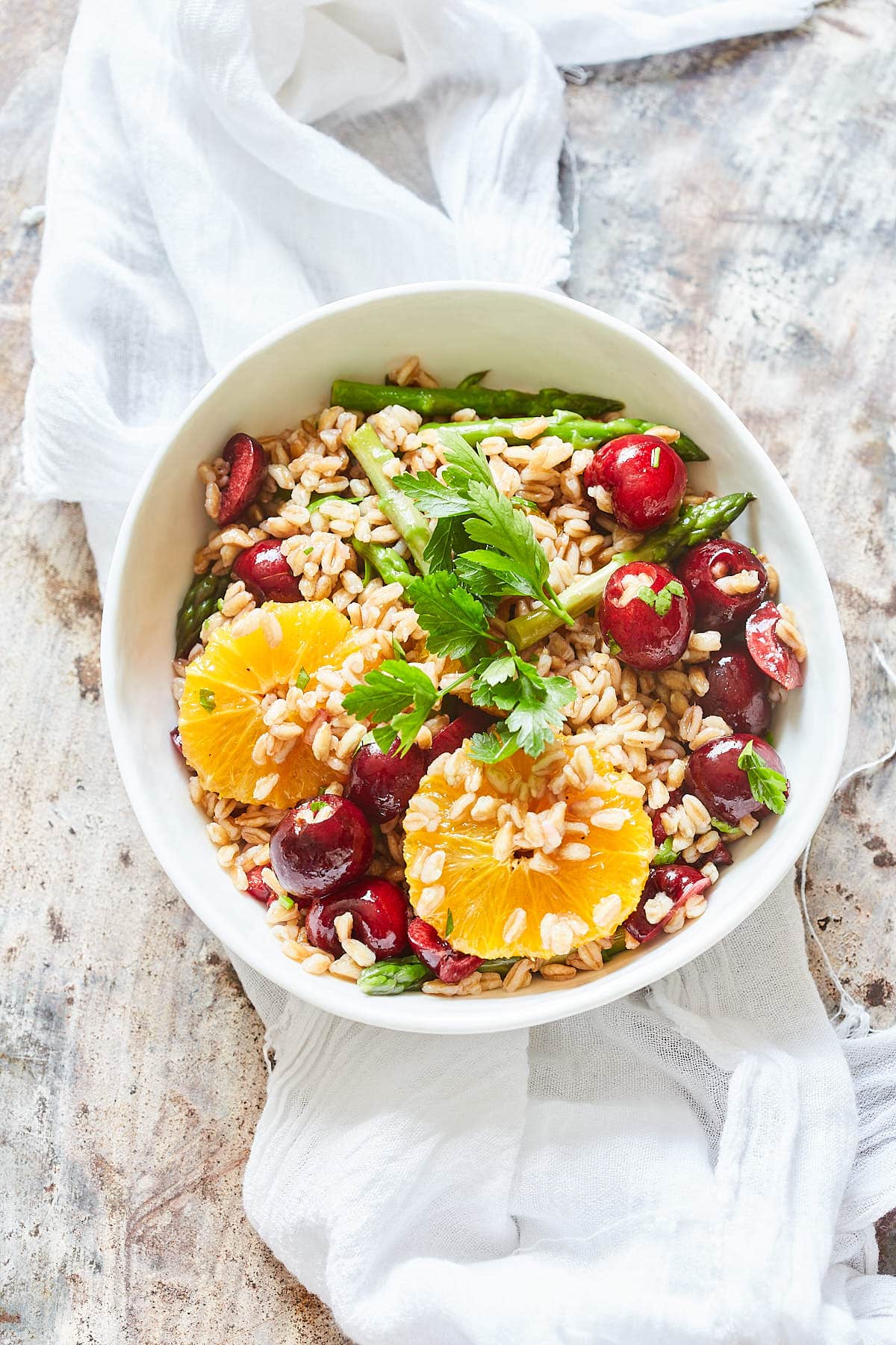 Speltsalade met kersen