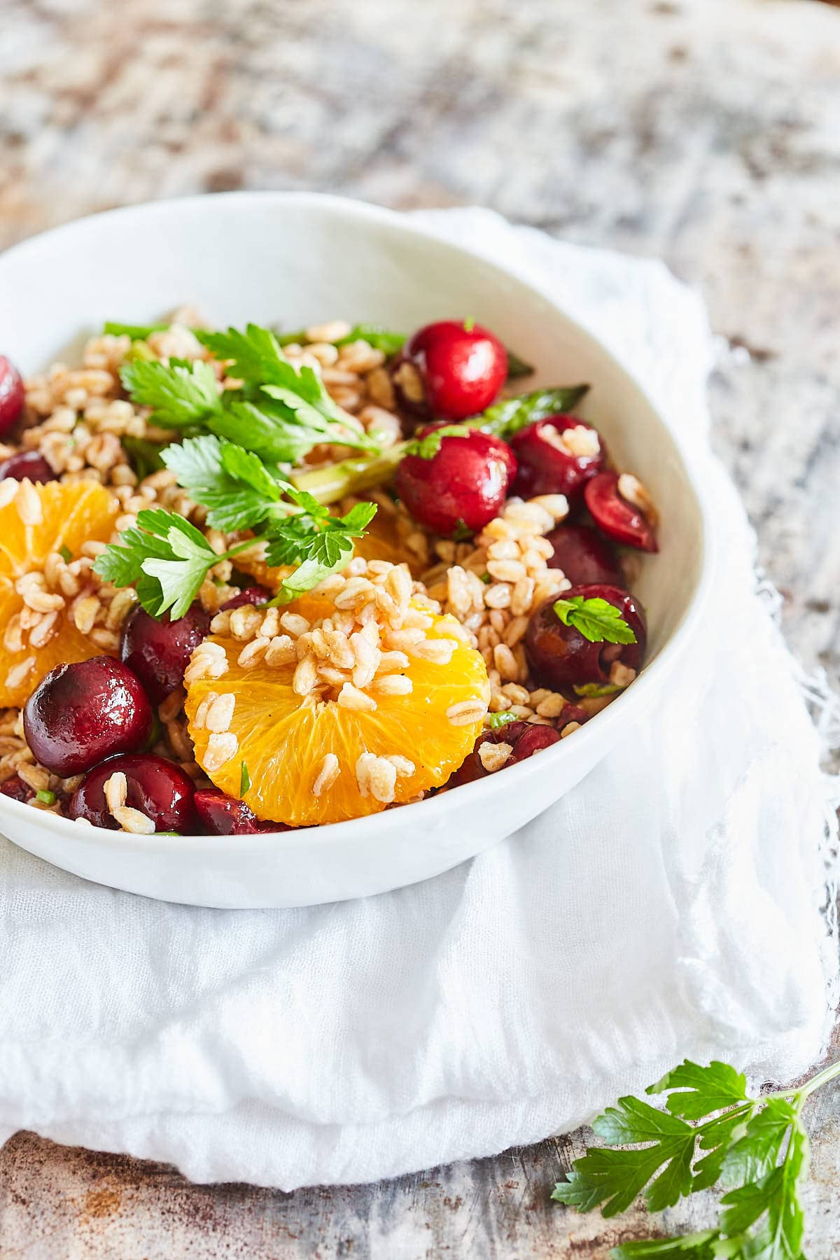 Speltsalade met kersen