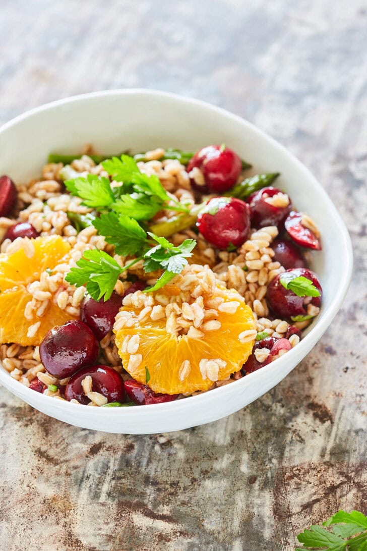 Speltsalade met kersen