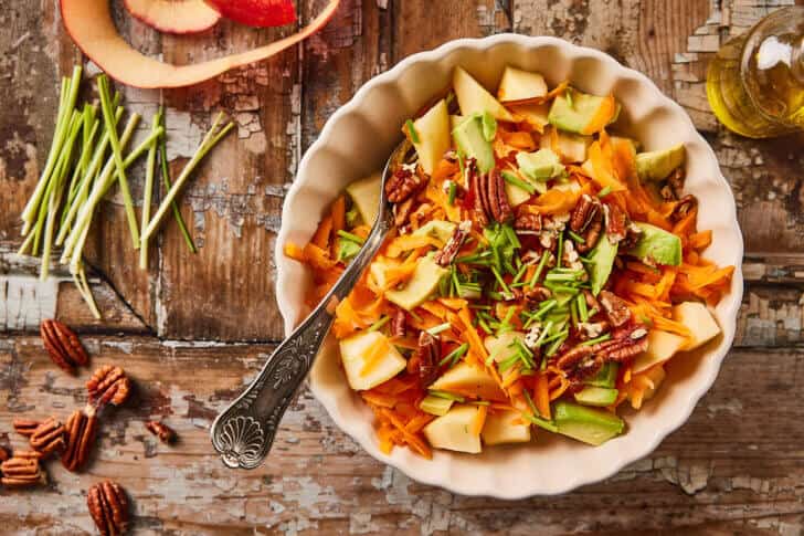 Wortelsalade met appel en noten