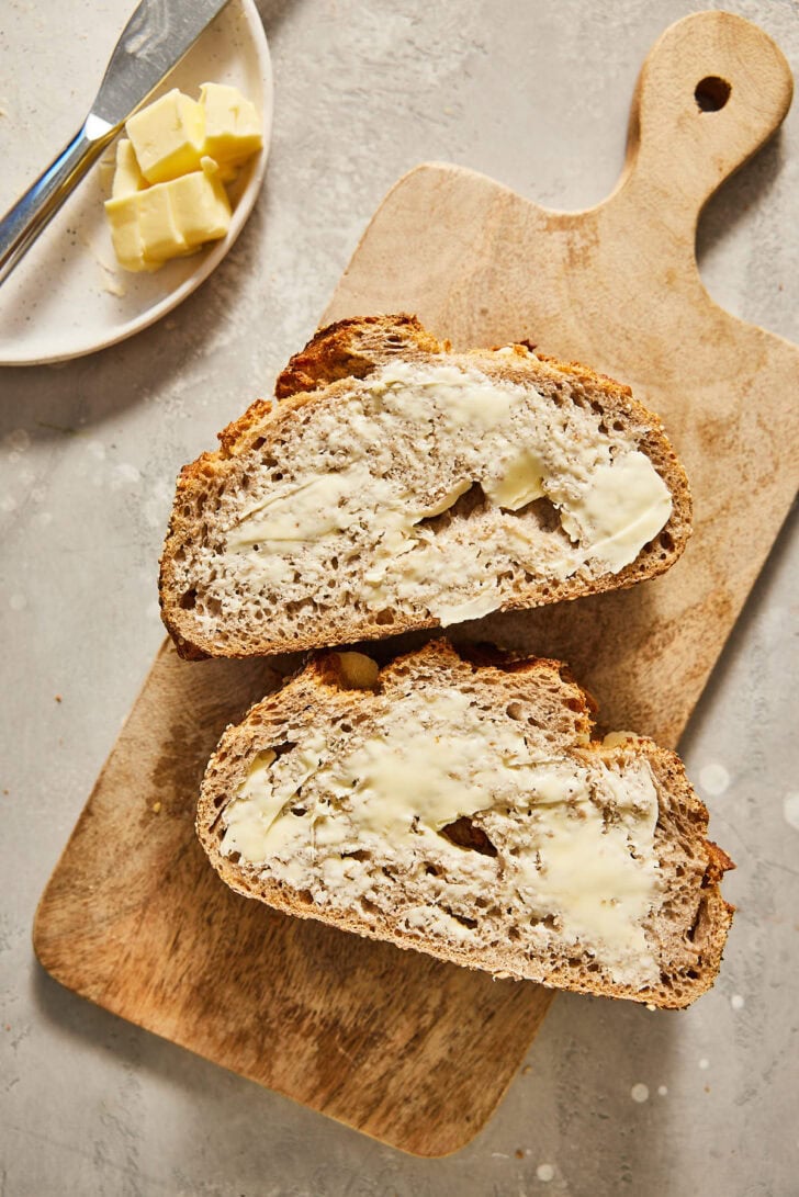 Besmeer de buitenkant met boter