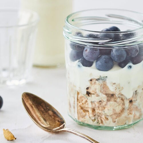 Overnight oats met blauwe bessen