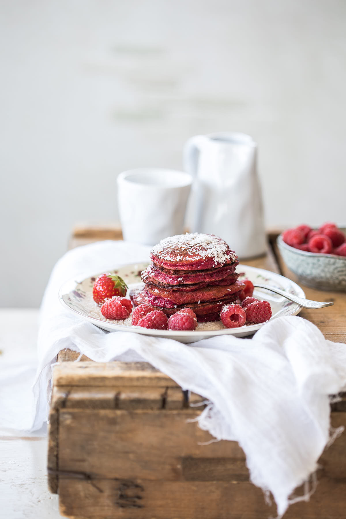 gezonde bietenpannenkoekjes op een bord