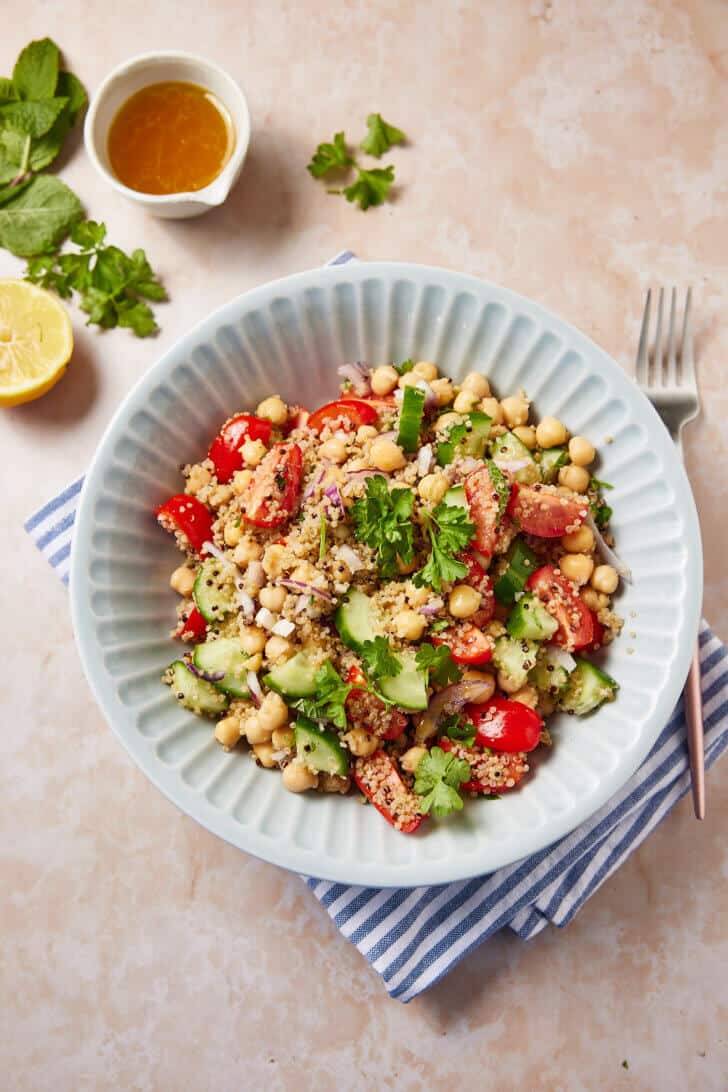 Vegan quinoa salade met kikkererwten