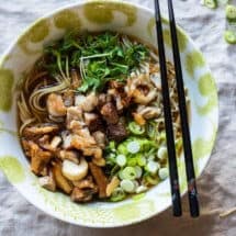 Ramen noodles met buikspek en paddenstoelen | simoneskitchen.nl