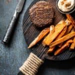 Paddenstoelenburger met zoete aardappel friet | simoneskitchen.nl