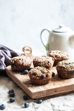 Muffins met blauwe bessen en walnoot
