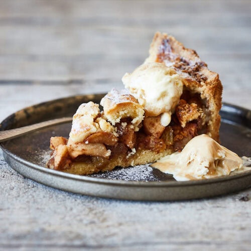 Punt appeltaart met ijs