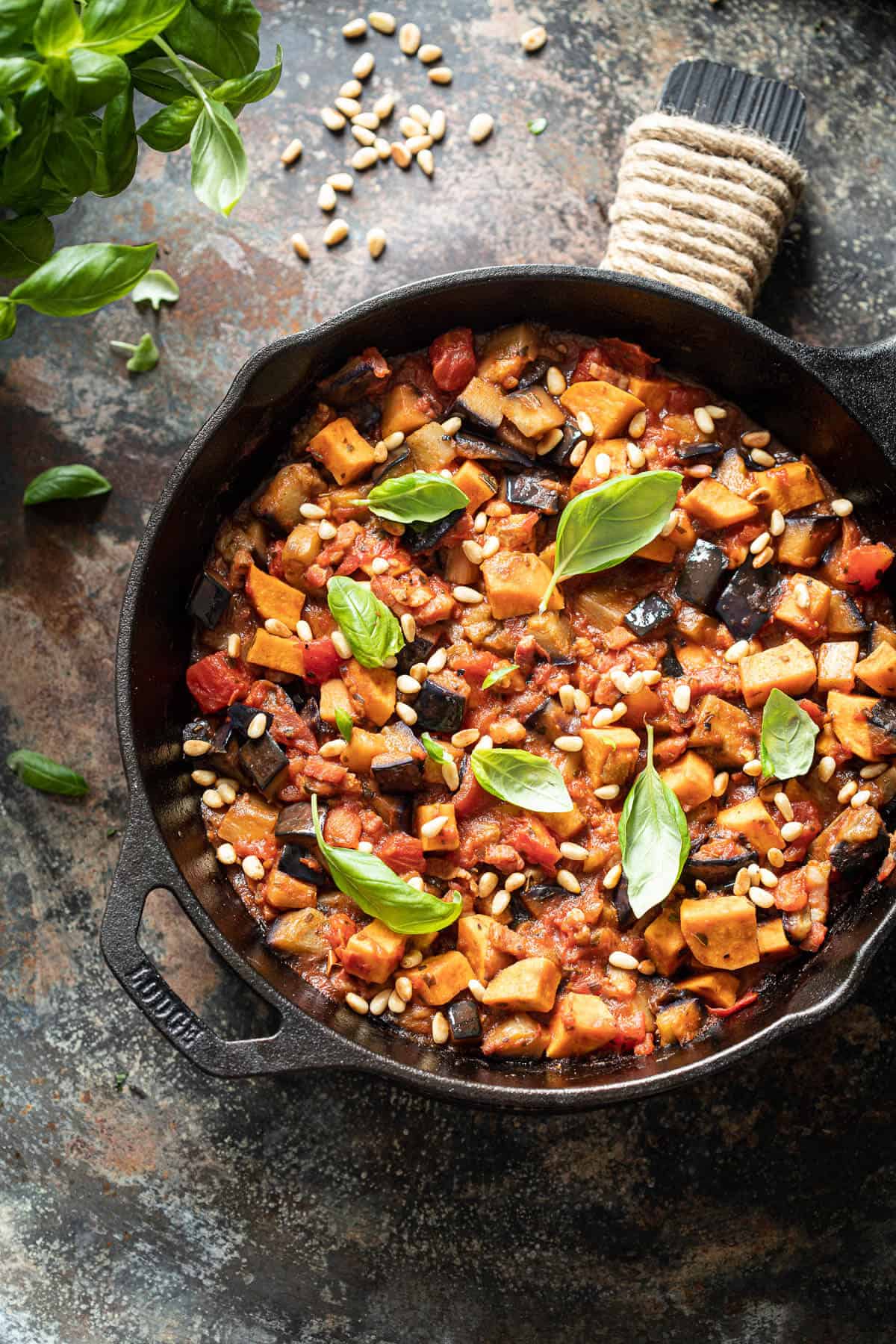 Stoofpot van aubergine en zoete aardappel