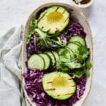 Salade met geroosterde avocado