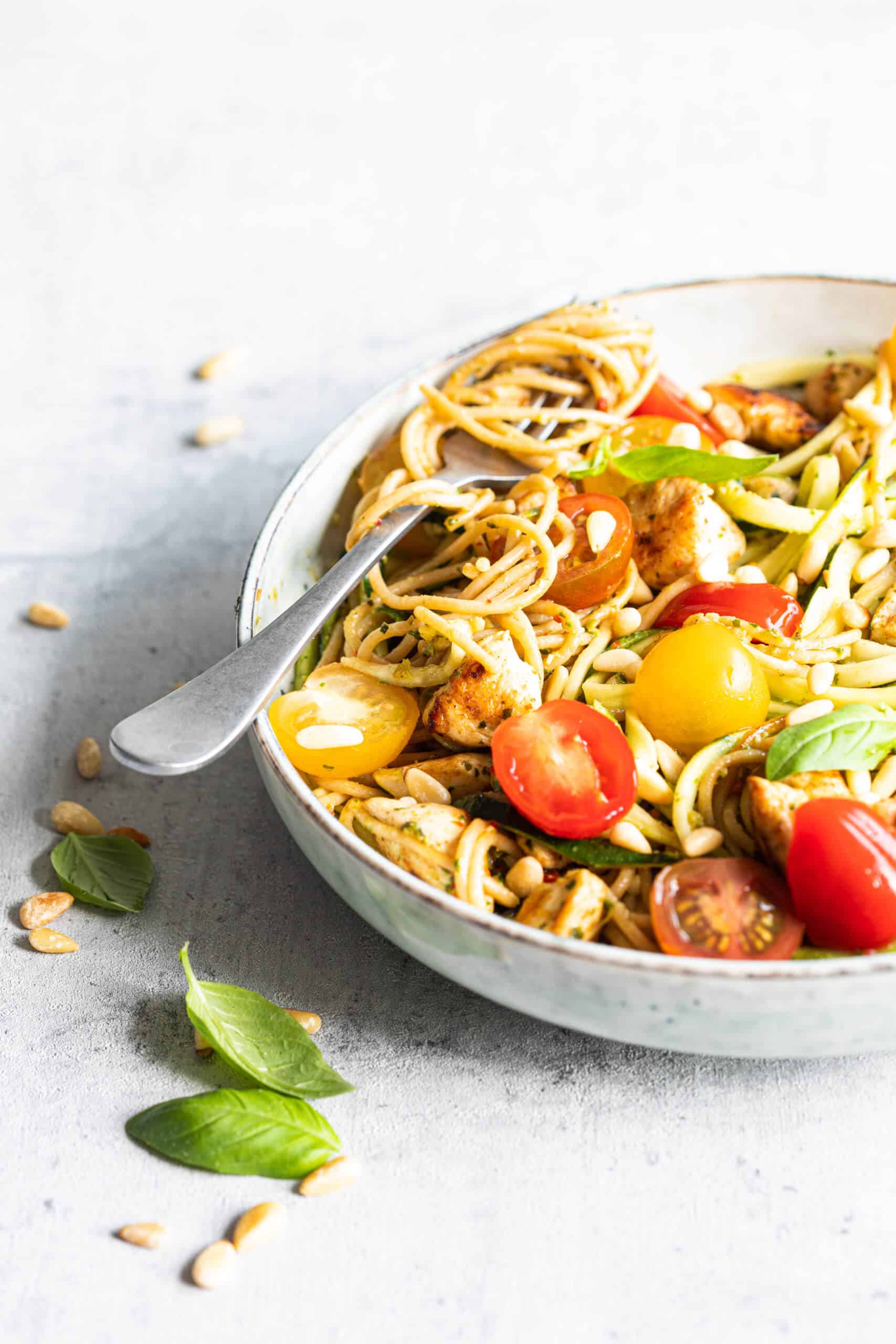 Pesto kip met courgette spaghetti