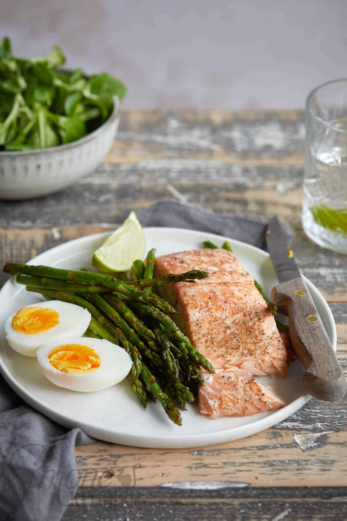 Zalm en asperges uit de oven