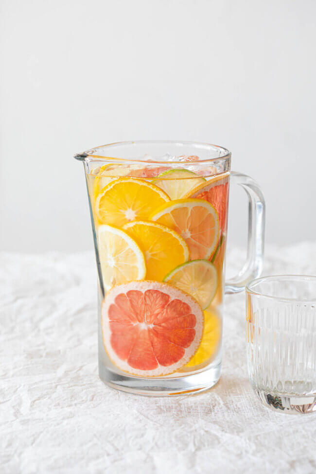 Water met sinaasappel en andere citrusvruchten