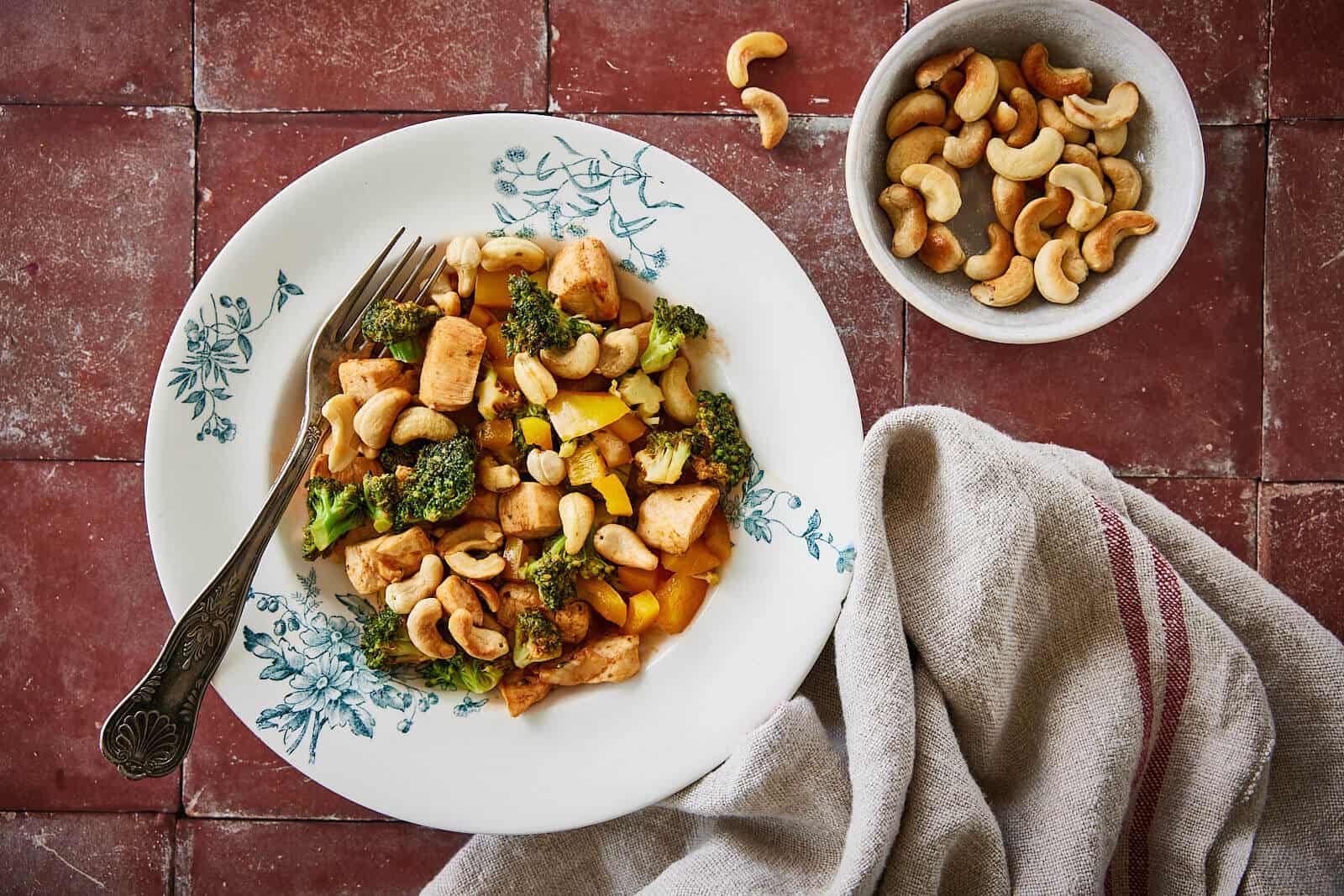 Broccoli roerbak met kip en cashewnoten